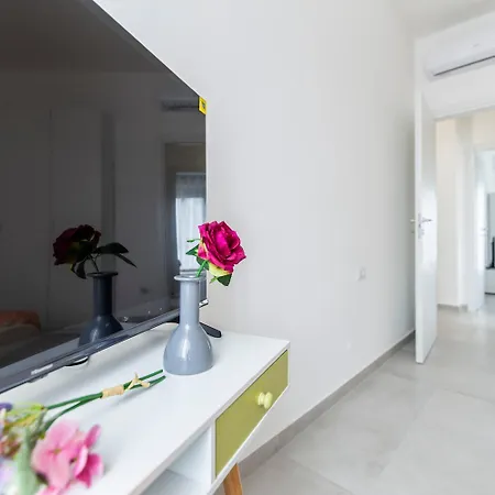 Apartment Trilocale Noverasco Ieo 1 *